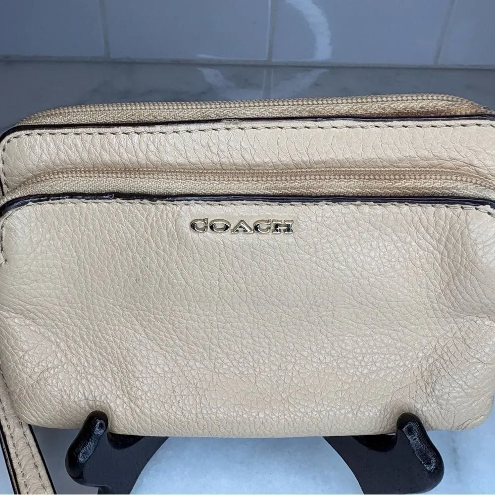 Coach Wristlet Bag Purse Leather Pebbled Clutch Wristlet